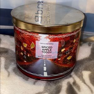 Bath and Bodyworks candle
